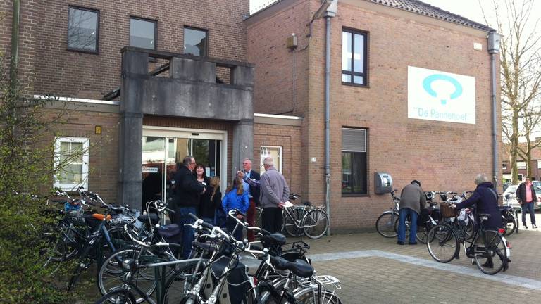 Stembureau uren dicht na overlijden man (foto: Erik Peeters)