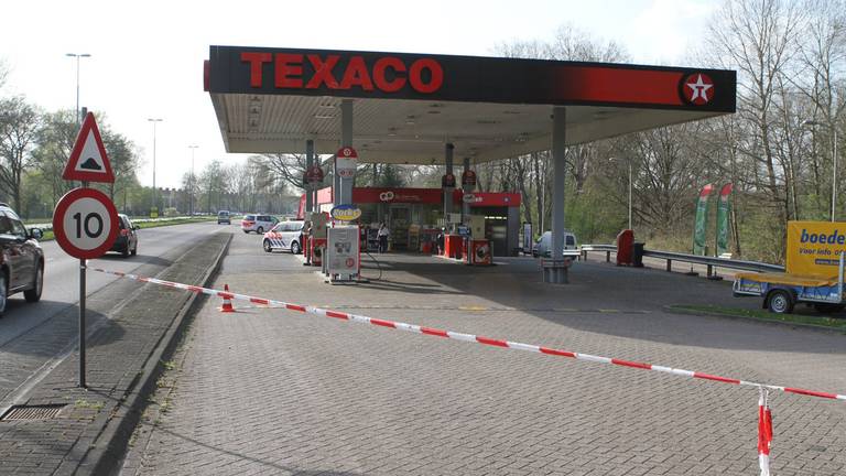 Overval bij Texaco in Eindhoven. (Foto: Fons Hendriks)