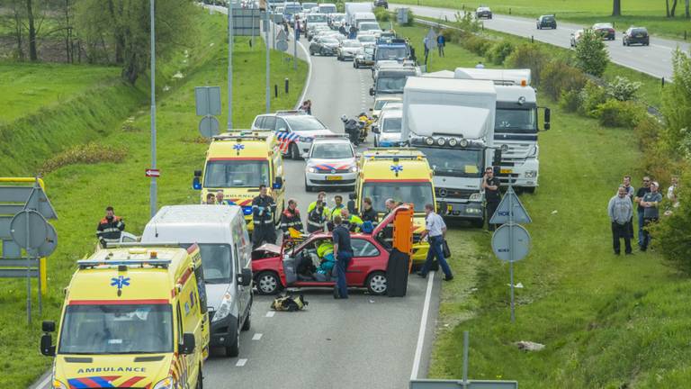 Twee mensen raakten gewond bij het ongeluk (Foto: Sem van Rijssel / SQ Vision)