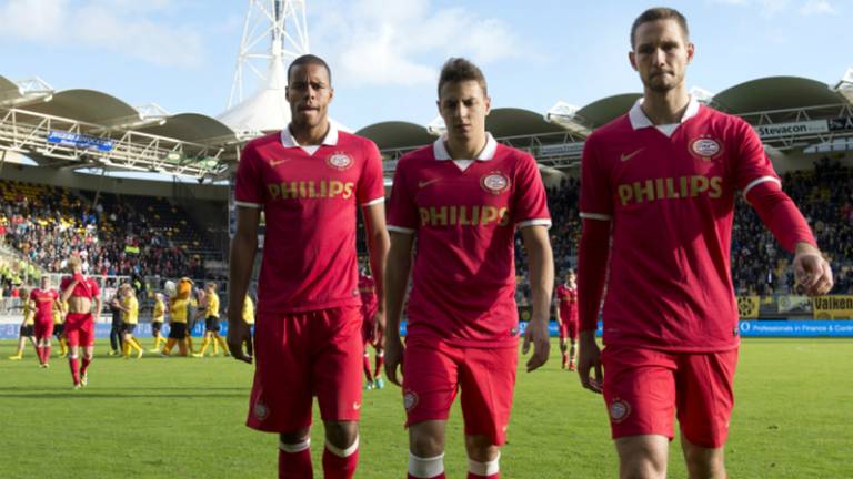 De PSV'ers Jörgensen, Arias en Matavz druipen af na een nederlaag. (Foto: ANP)