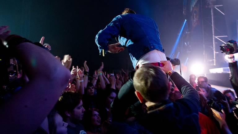 Kaiser Chiefs sloten het festival zondag af (foto: Dré Galiart)