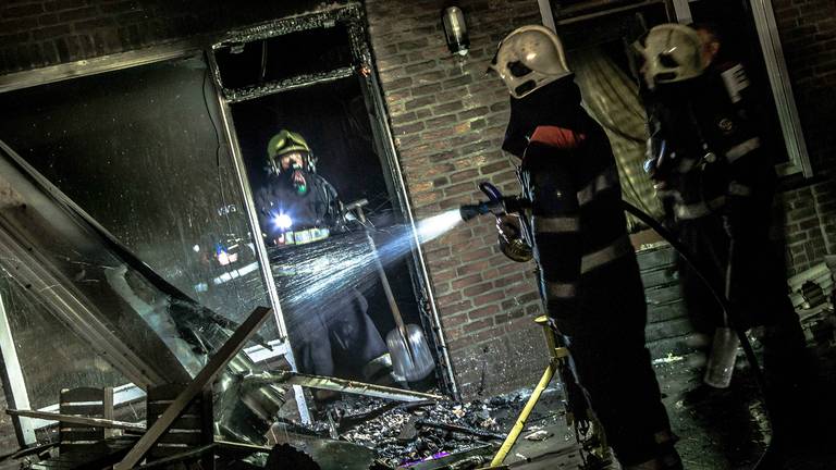 Brand in woonkamer huis Eindhoven (foto: Rob Engelaar)