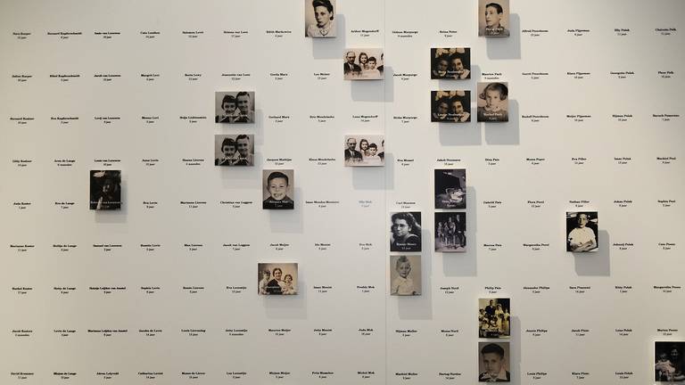 De namenwand (Foto: Jan van de Ven)