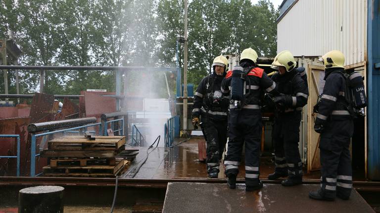 Brand in machinekamer van een schip in Werkendam. (foto: Mathijs Bertens/Stuve Fotografie)