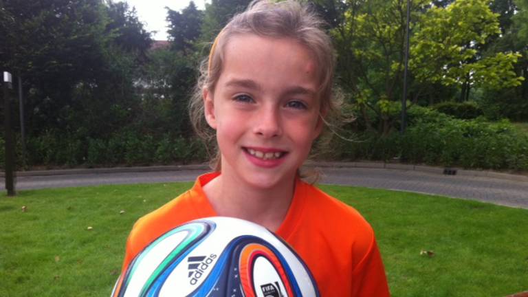 9-jarige Anouk uit Roosendaal loopt straks hand in hand met speler Oranje