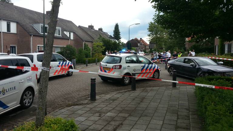 Politiewagens in de Geldropse wijk na de achtervolging (Foto: Dave Hendriks / Hendriks Multimedia)