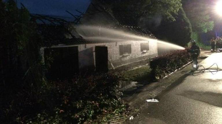 De uitslaande woningbrand in Nistelrode (Foto: Roelof Staal)