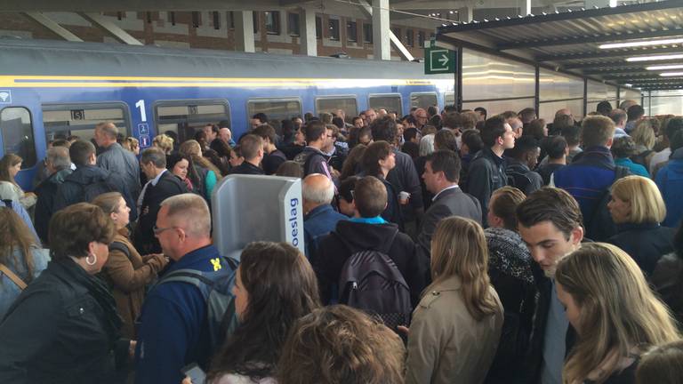 Grote drukte op station Breda door vertragingen op het spoor (Foto: Christian Traets/SQ Vision)