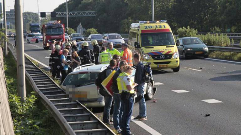 Botsing op de A27 (foto: Marcel van Dorst / SQ Vision)