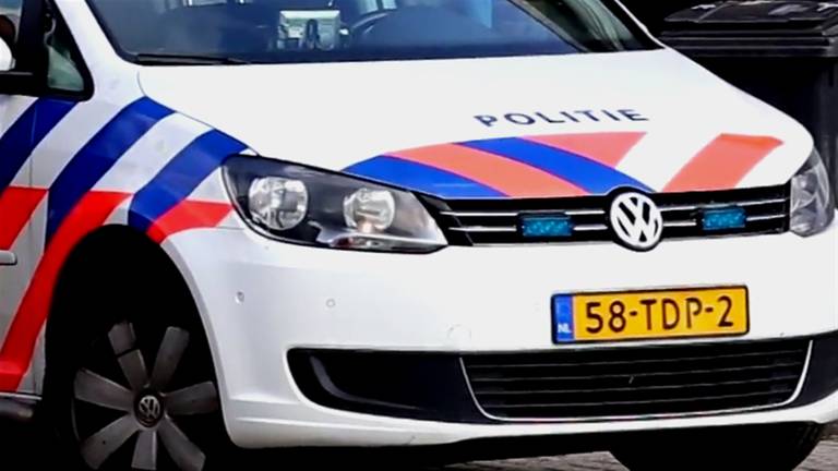 Man (59) thuis overvallen en moet pincode afgeven, daders nemen auto mee