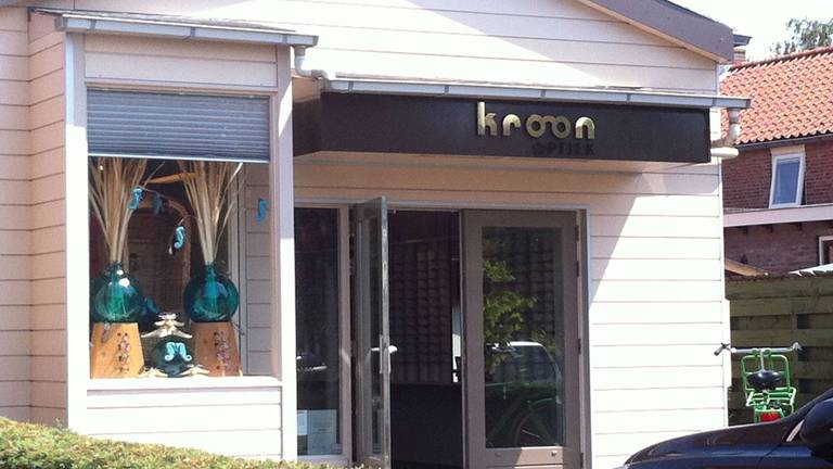 Het echtpaar had een optiekwinkel in Wijk en Aalburg