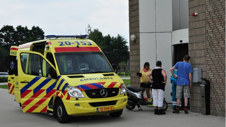 De man werd opgevangen bij het Olympiabad (Foto: Marvin Doreleijers/FPMB)