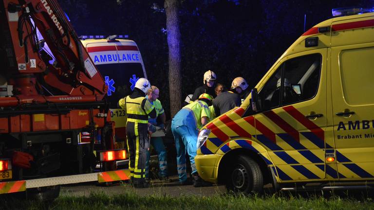 Vrouw gewond bij ongeluk (Foto: Perry Roovers / SQ Vision)