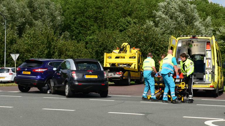 Twee gewonden bij ongeval op Nieuwe Bredase Baan. (foto: Rob de Haas/Mainstay Media Breda)