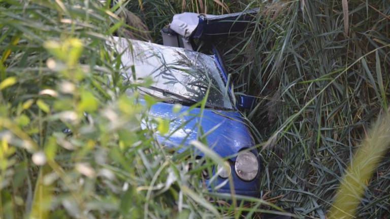 Vrouw uit auto geknipt in Breda (foto: Perry Roovers/SQ Vision)