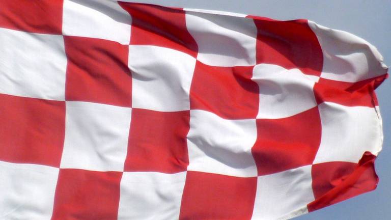 79 procent weet hoe de Brabantse vlag eruitziet (foto: Joop van der Kaa, Tilburg).