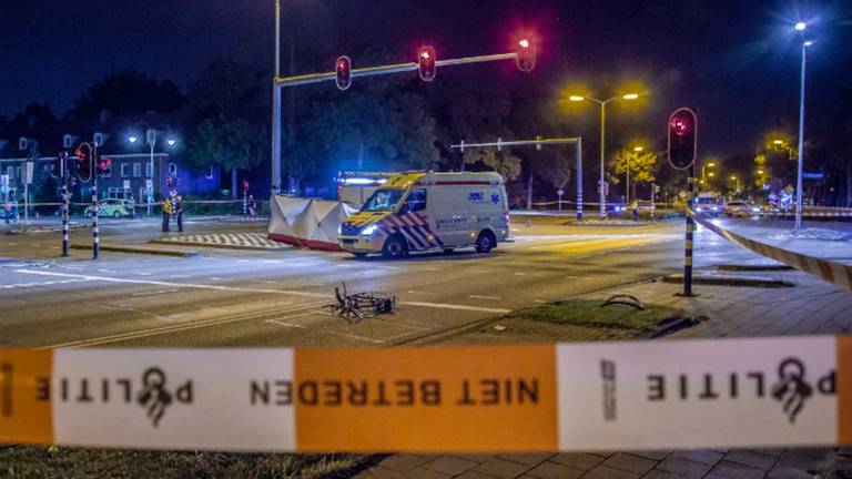 De fietser kwam bij het ongeluk om het leven (Foto: Rob Engelaar/No Regular/FX)