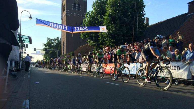 Niki Terpstra wint Acht van Chaam, Marianne Vos zegeviert bij de vrouwen 