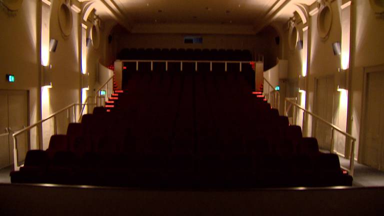 De grote zaal van Cinecitta kreeg een compleet nieuw plafond