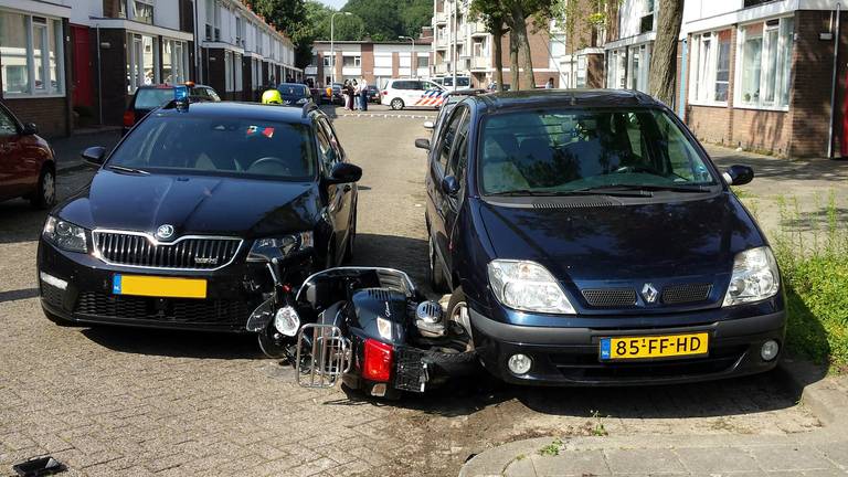 Scooterrijder rijdt twee mensen aan tijdens wilde achtervolging door Tilburg
