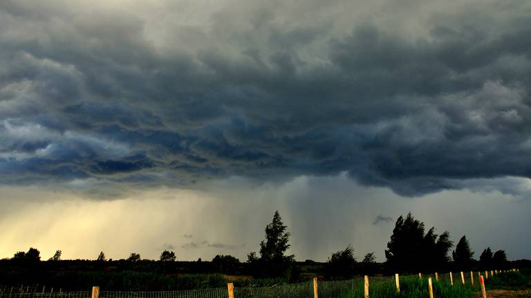 Hitte wordt verdreven door stevige onweersbuien. (archieffoto)