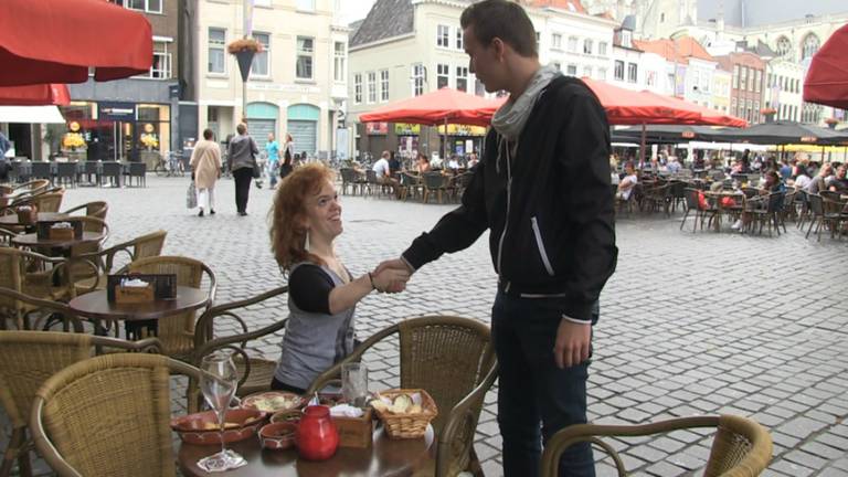 Ontmoeting tussen Denise Stroopen en Ricardo Gerritsen (Foto: BNN)