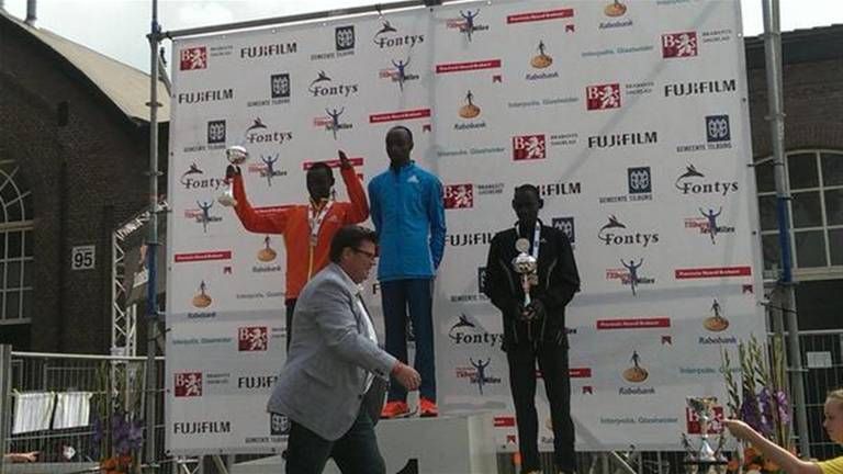 Volledig Keniaans podium met Bernard Koech als winnaar (foto: Tilburg Ten Miles)