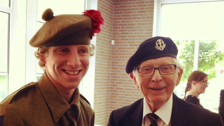 Oorlogsveteranen bezoeken de Taalbrug in Eindhoven