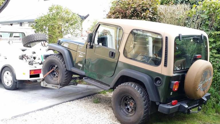 Er werd onder meer een Jeep in beslag genomen. (foto: Politie)