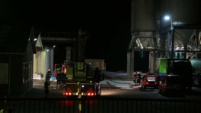 Brandweer ter plekke (foto: Erik Haverhals / FPBB)