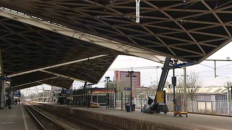 Station Tilburg nagenoeg verlaten om angst voor terreur