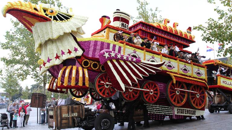 De winnende praalwagen 'Ik Vertrek' (foto: Lobke Kapteijns)