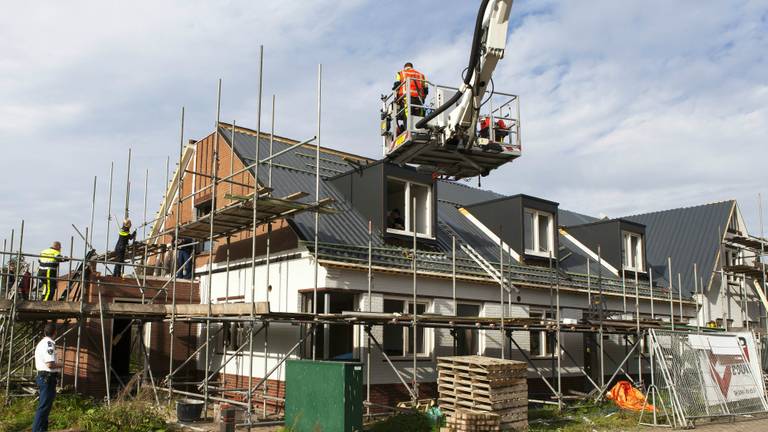 Bouwvakker Stevensbeek bedolven onder omvallende muur