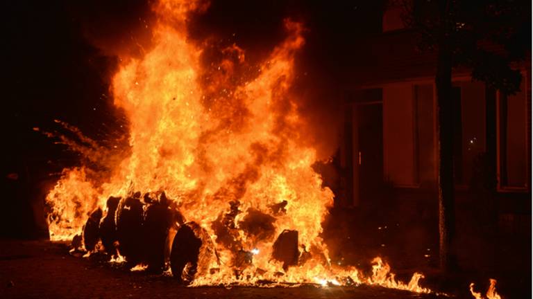 De politie sluit brandstichting niet uit (Foto: Rico Vogels)