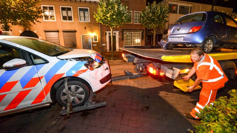 Beide auto's raakten beschadigd. (foto: Luuk Koenen / SQ Vision)