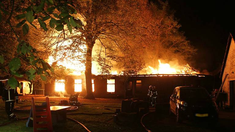 Brand verwoest boerderij in Liessel