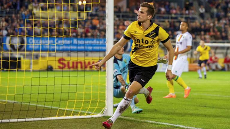 Seuntjens viert de 1-0 (foto: VI Images)