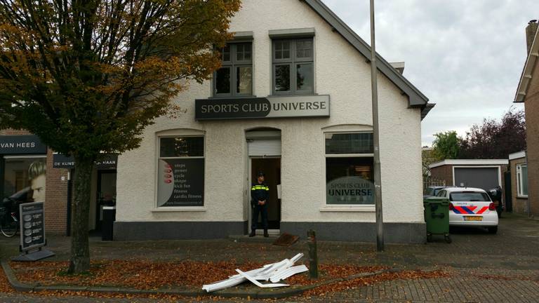 Inval politie sportschool Drunen (foto: Iwan van Dun/FPMB)