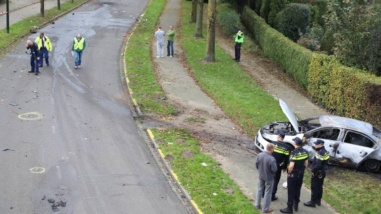 Politie onderzoekt de plek van de bomaanslag (foto: AS Media)