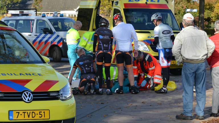 Wielrenner zwaargewond in Galder. (Foto: Perry Roovers / SQ Vision)