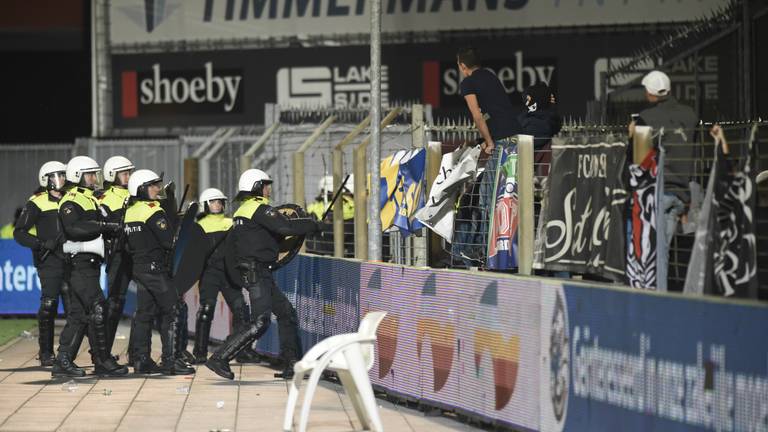 Rellen tussen FC Den Bosch en FC Oss (foto: Henk van Esch)