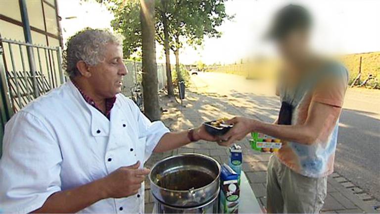 Rahl Limlah deekt gratis maaltijden uijt aan dak- en thuislozen