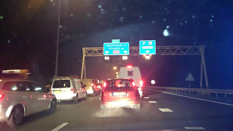 File na ongeluk op de A27 (foto: Alexandra de Groot/Twitter)