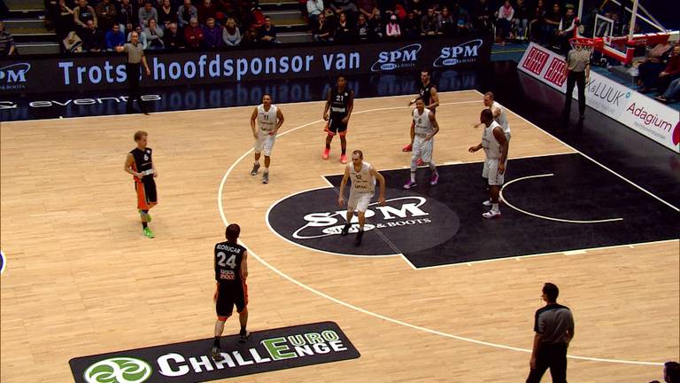 Basketballers SPM Shoeters uit Den Bosch zetten topprestatie neer door winst in Europa op Duitse Ulm