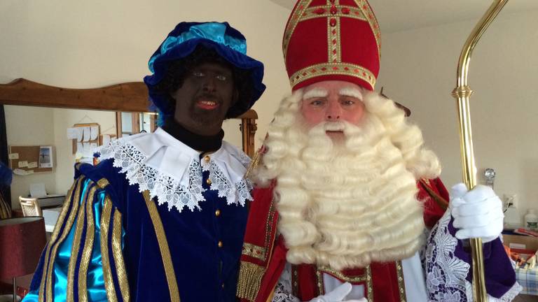 Sinterklaasgekte Hulpsint Lambert Van Hoey Uit Bergen Op Zoom Versierde Zijn Huis Al In Augustus Omroep Brabant