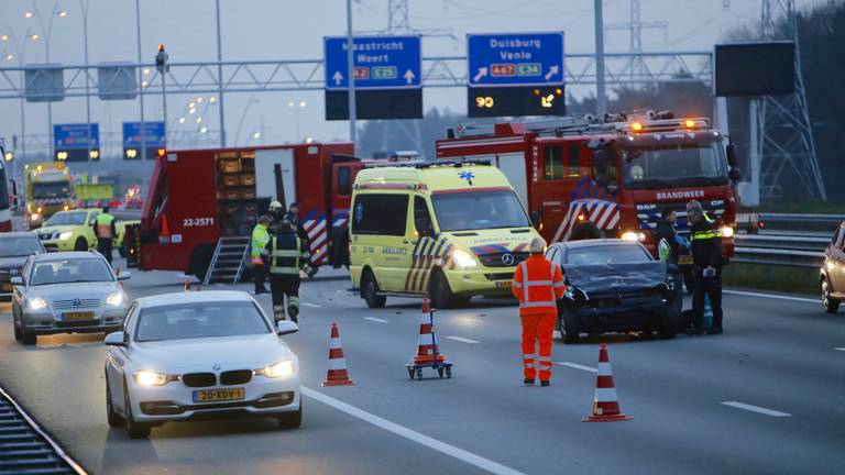 Ongeval op A2 bij knooppunt De Hogt. (Foto: Hans van Hamersveld/SQ Vision)