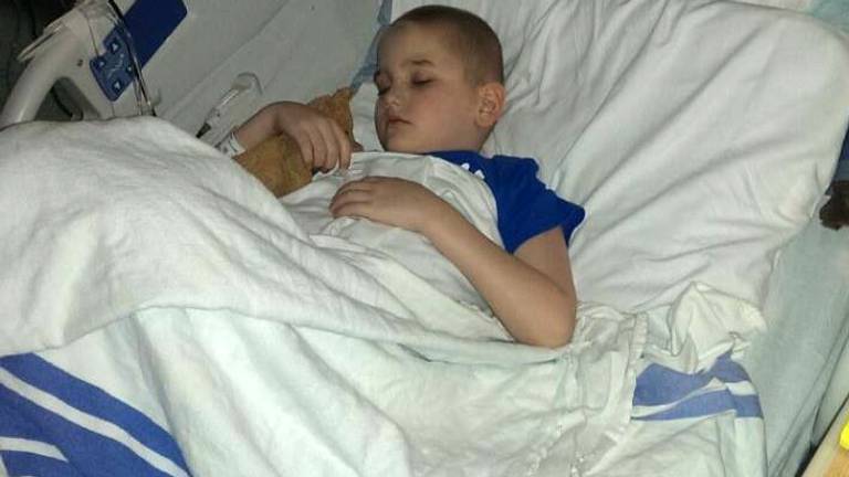 Jayden wordt behandeld in Amerika (foto: Stichting Geef om Jayden)