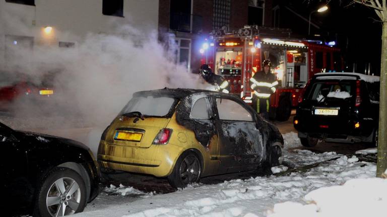 De uitgebrande auto (foto: Bart Meesters/Meesters Multi Media)