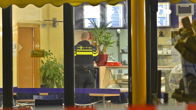 De overvallen cafetaria (Foto: Rico Vogels/SQ Vision)