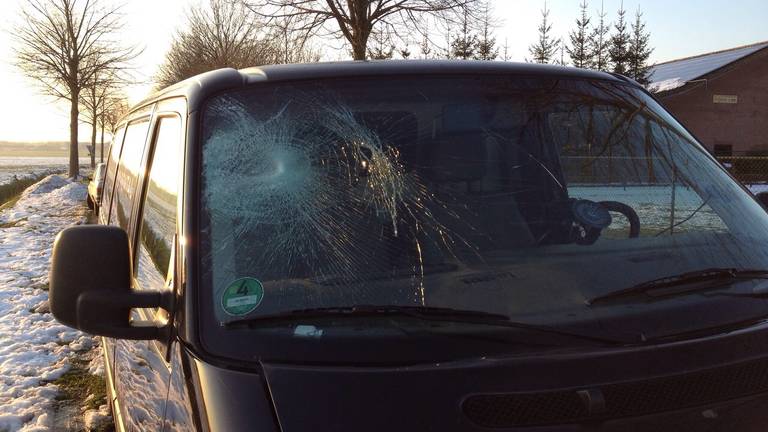 De fietser werd vol geraakt. (Foto: SQ Vision Mediaproducties)